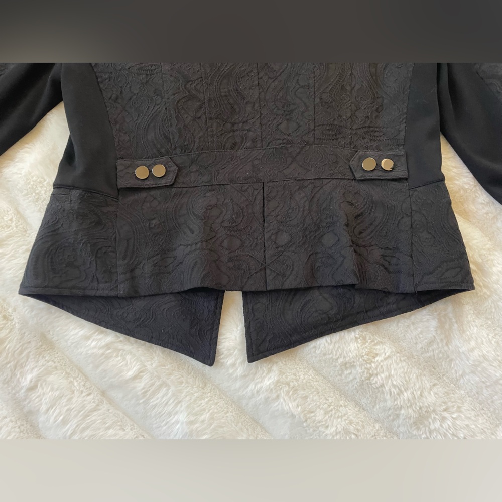 Cache Jacket. - Picture 9 of 15